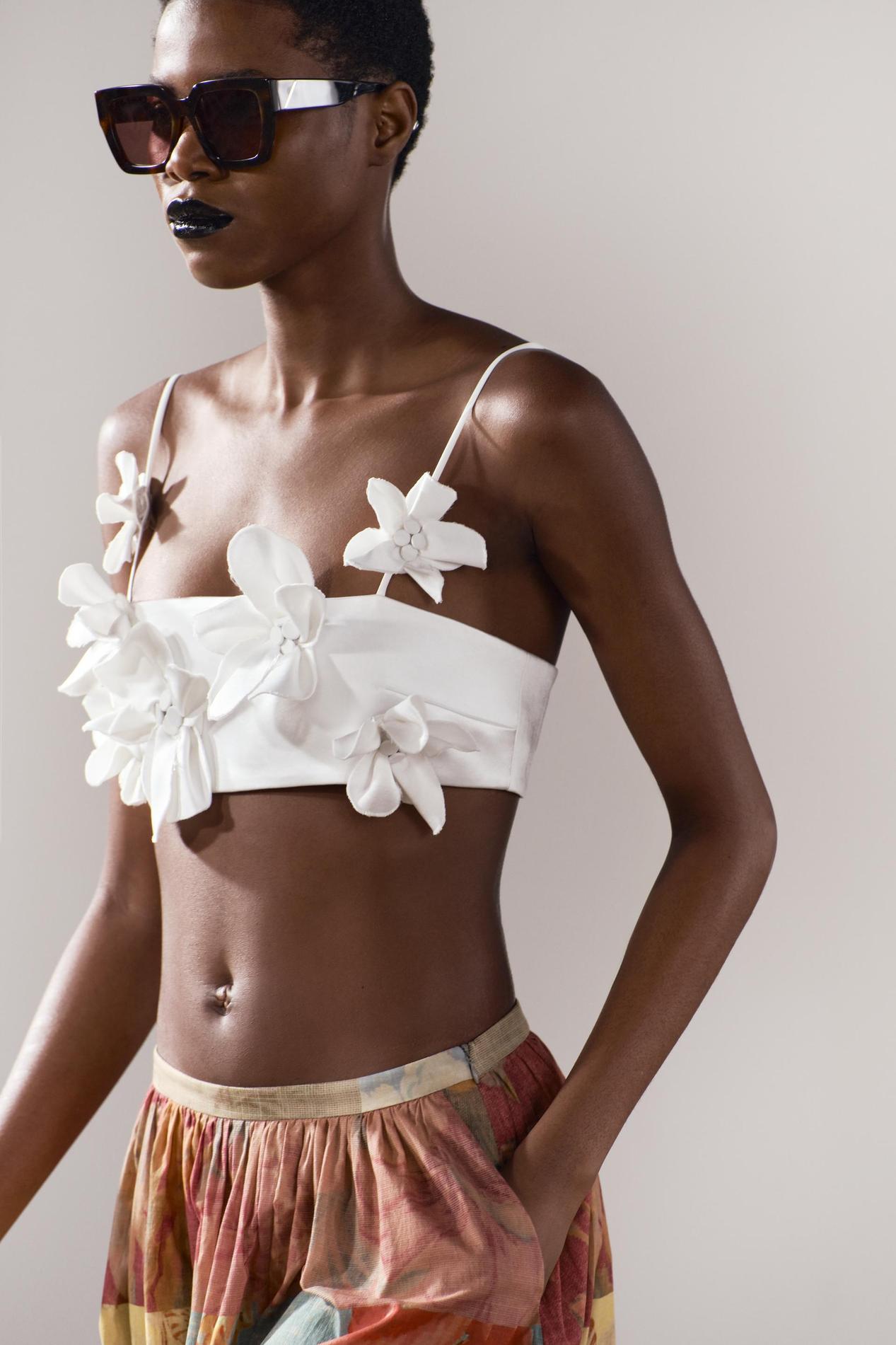 ZW COLLECTION FLORAL CROP TOP offers at 299 Dhs in Zara