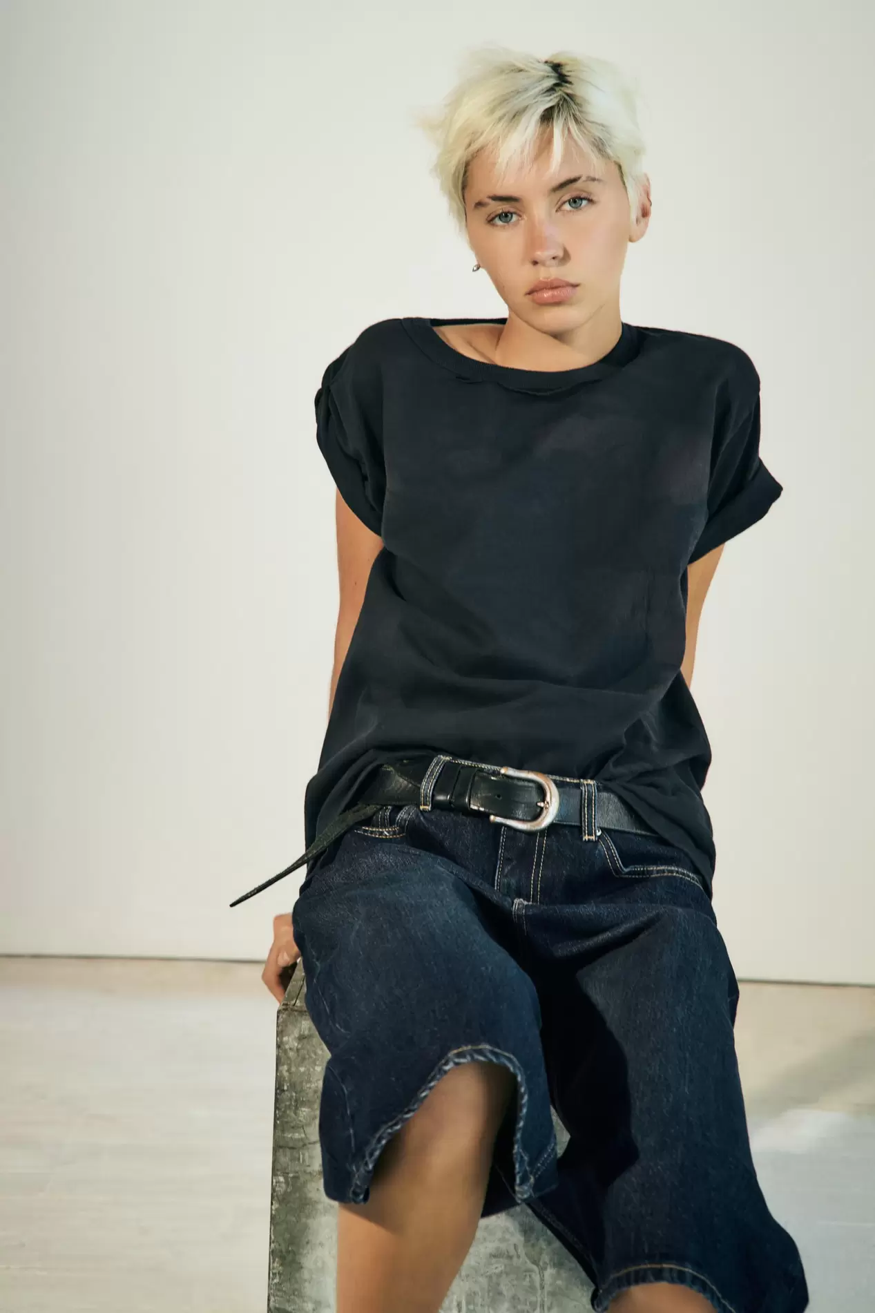 TRF MID-RISE BAGGY DENIM BERMUDA JORTS offers at 179 Dhs in Zara