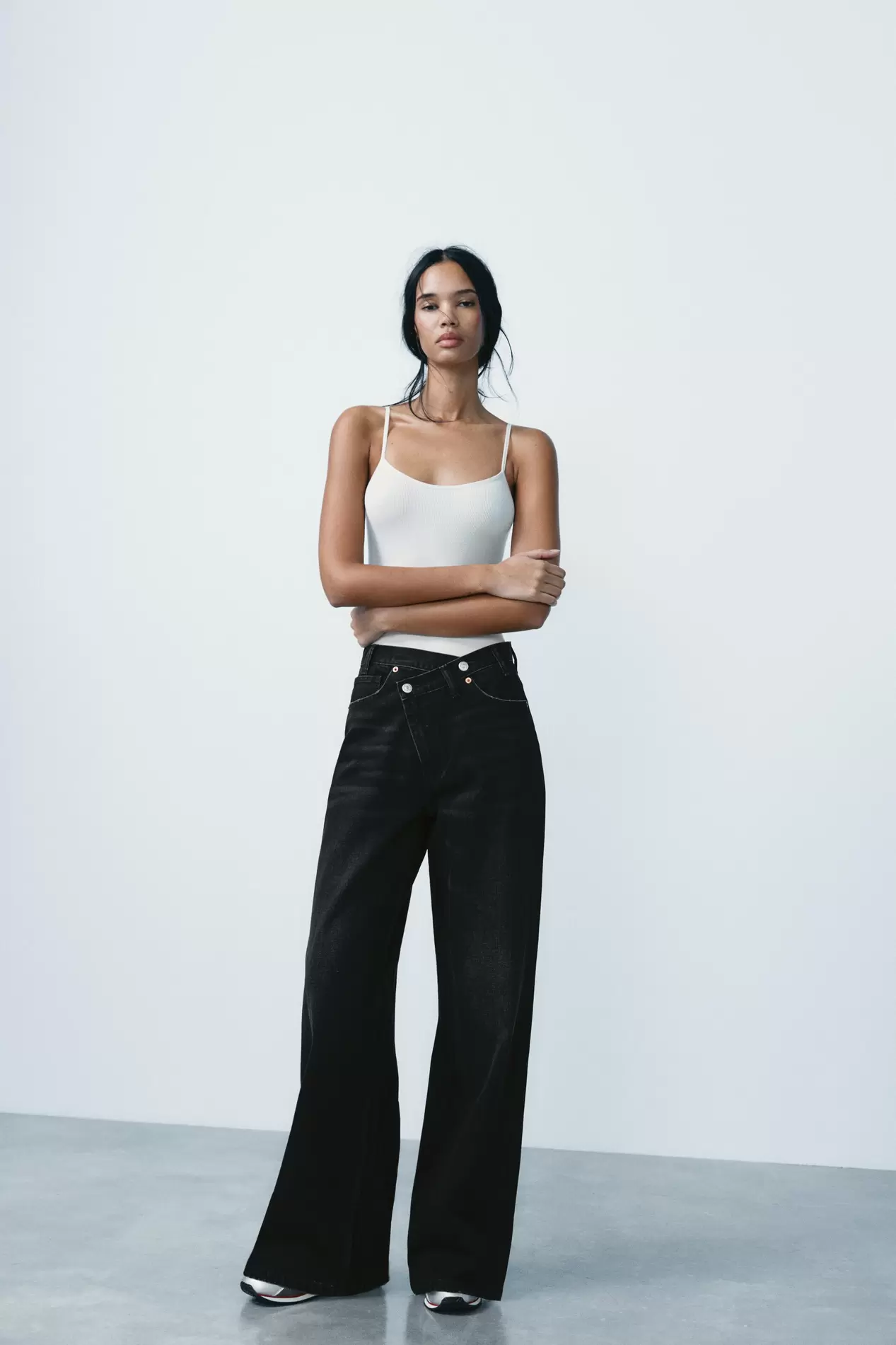 HIGH-WAIST TRF WIDE-LEG JEANS WITH CROSSOVER WAISTBAND offers at 269 Dhs in Zara