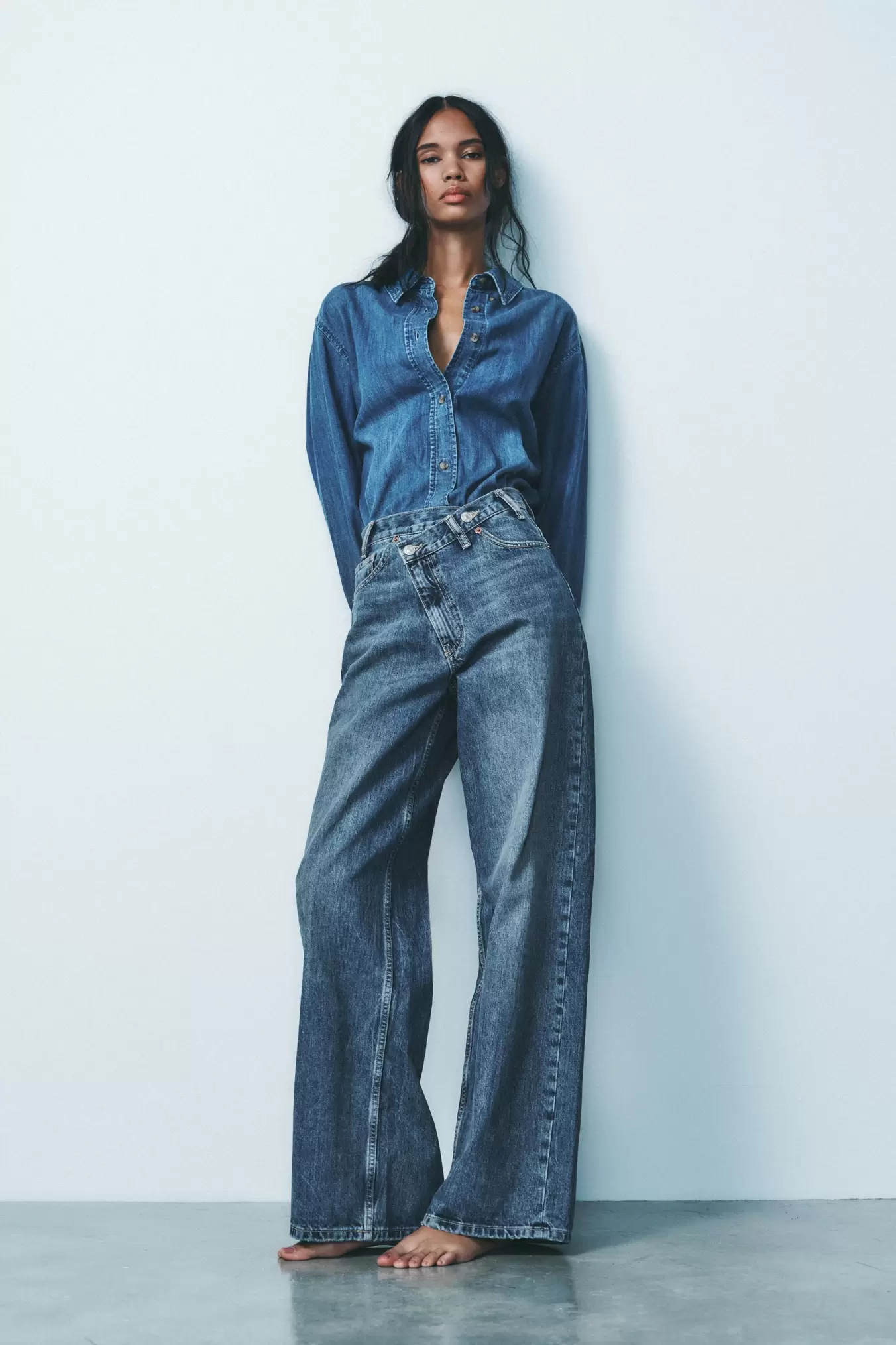 HIGH-WAIST TRF WIDE-LEG JEANS WITH CROSSOVER WAISTBAND offers at 269 Dhs in Zara