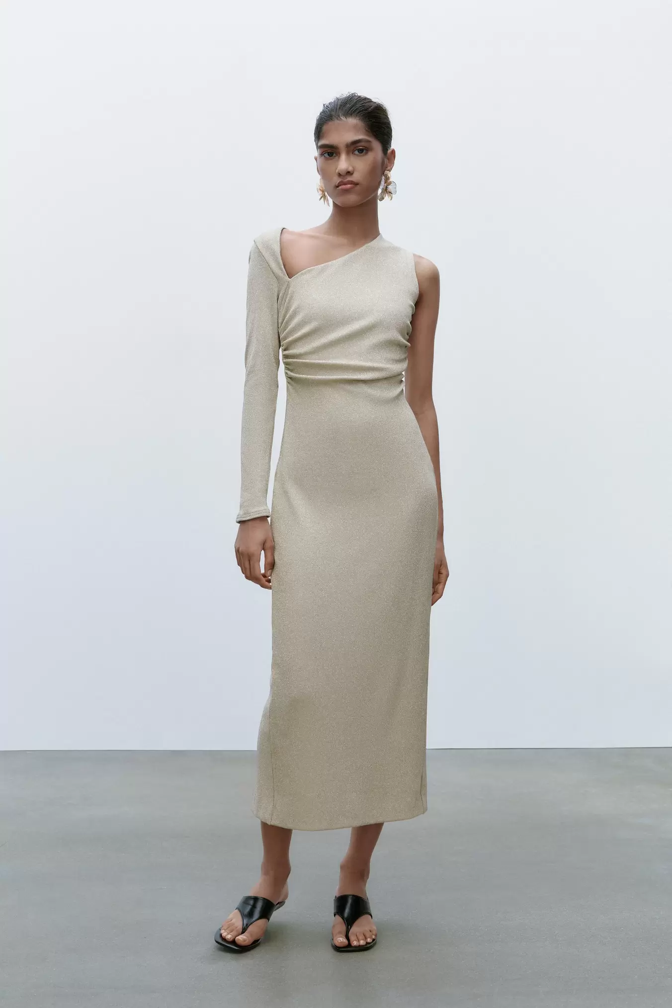 METALLIC THREAD MIDI DRESS offers at 269 Dhs in Zara