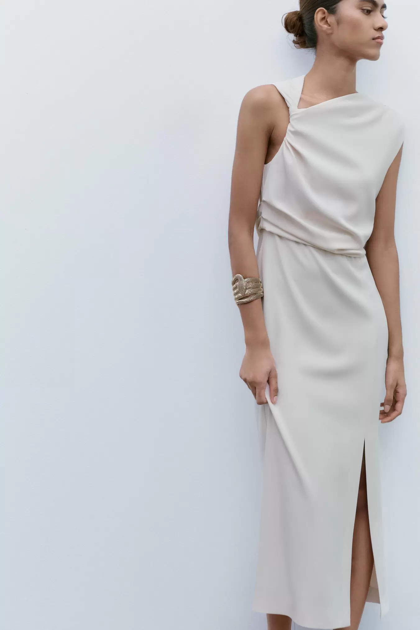 DRAPED CREPE DRESS offers at 299 Dhs in Zara