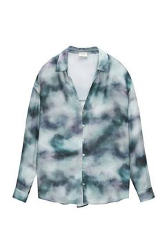 Oversized tie-dye shirt offers at 179 Dhs in Pull & Bear