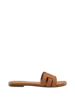 Flat crossover sandals offers at 149 Dhs in Pull & Bear
