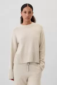 CashSoft Relaxed Crewneck Sweater offers at 169 Dhs in Gap