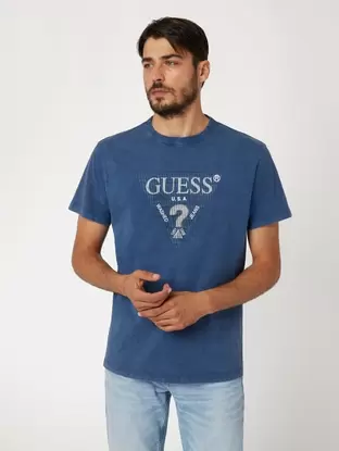 Triangle logo t-shirt offers at 20 Dhs in Guess