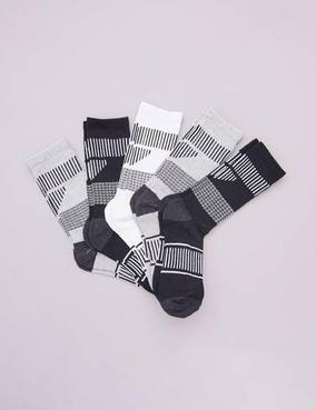 Pack of 5 pairs of sports socks offers at 35 Dhs in Kiabi