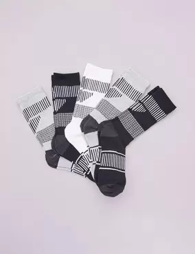 Pack of 5 pairs of sports socks offers at 35 Dhs in Kiabi